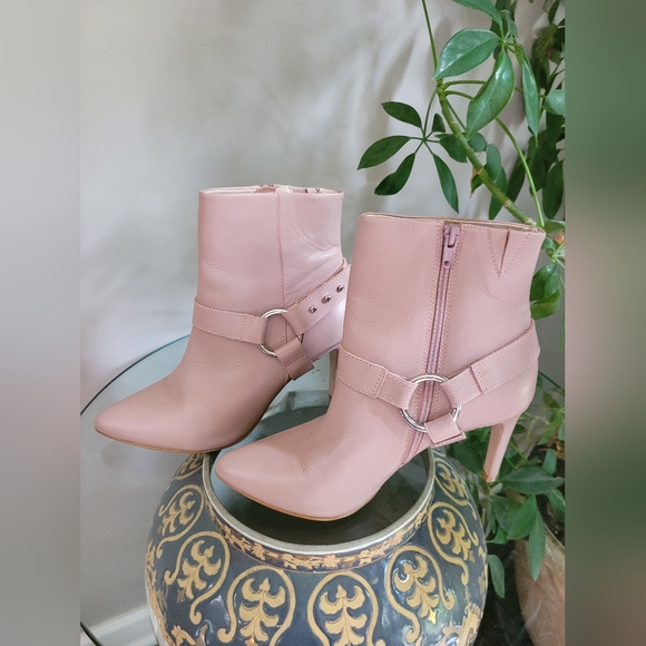 MI PIACI Pink Ankle Boots With 3 1/2 inch Heels, Size: 8 - Picture 4 of 8
